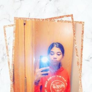 Meet your Posher, Claudia